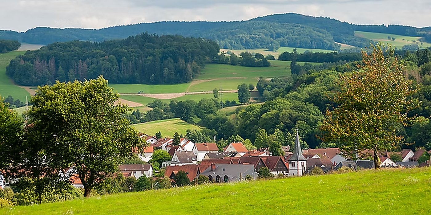 Blick über das Weschnitztal auf Mörlenbach am Rand des Odenwalds